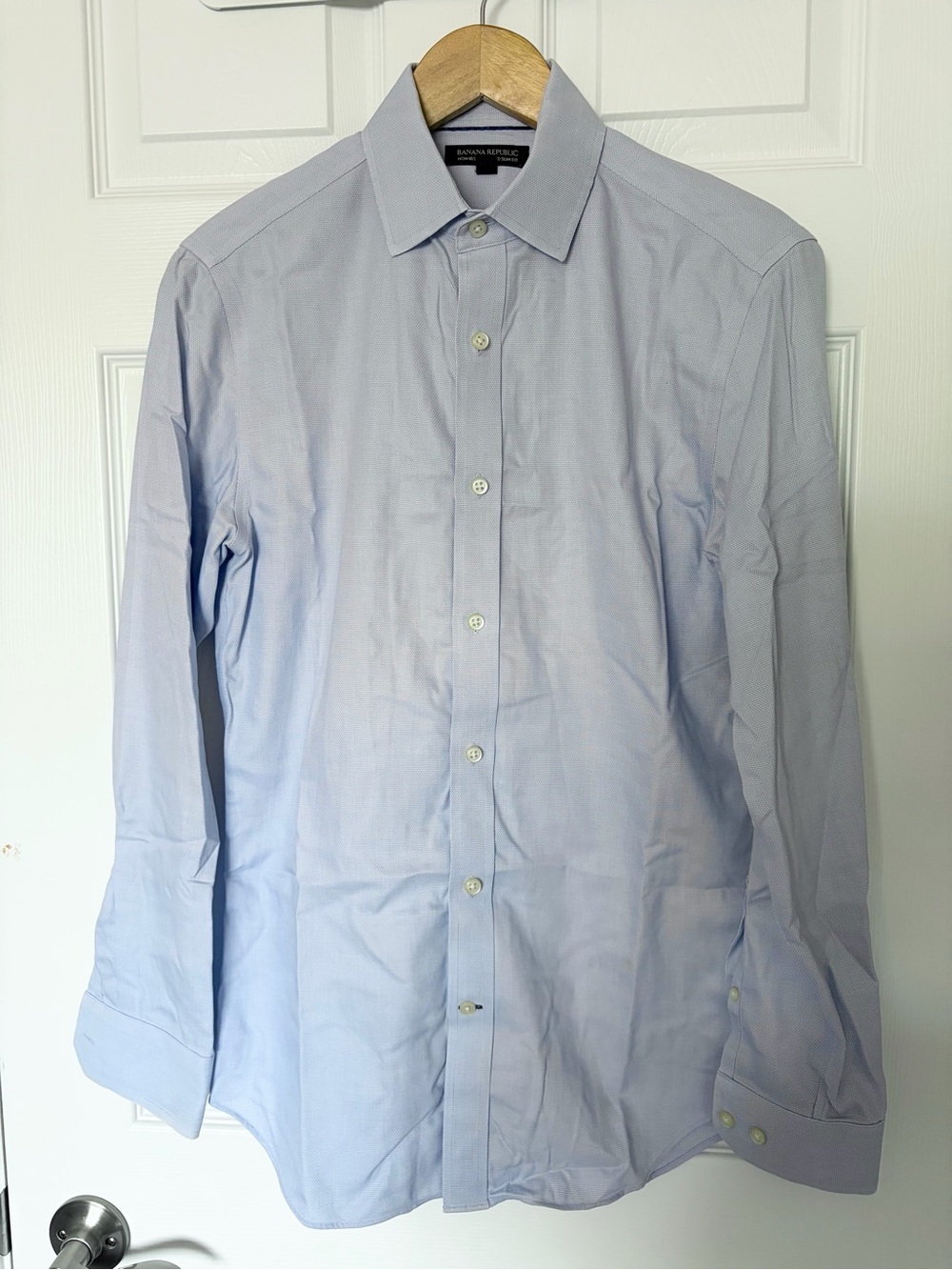 Banana Republic Men’s Light Blue Dress Shirt - Spread Collar